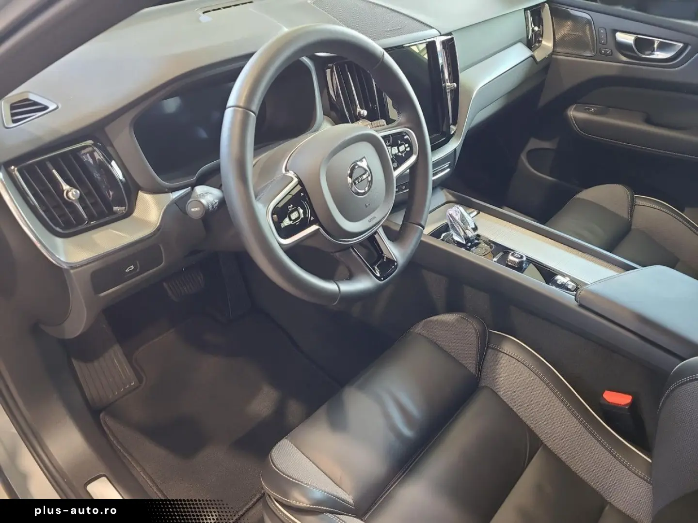 VOLVO XC60 B5 (Benzin) Plus Dark AWD Automatik Navi