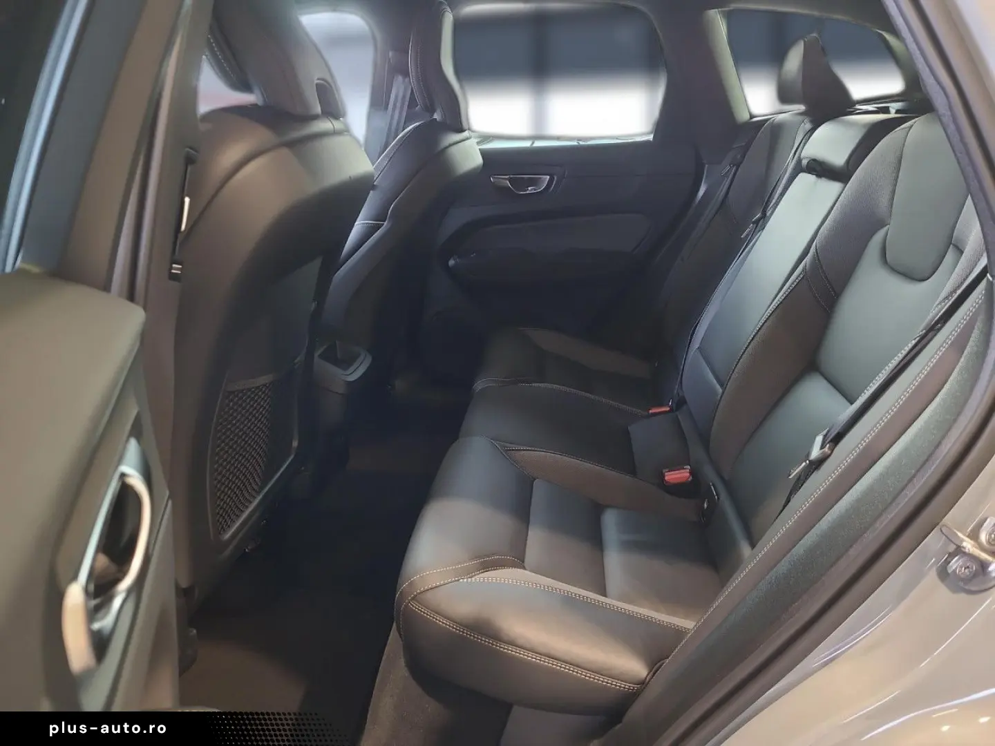 VOLVO XC60 B5 (Benzin) Plus Dark AWD Automatik Navi