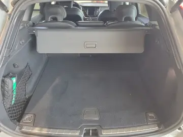 VOLVO XC60 B5 (Benzin) Plus Dark AWD Automatik Navi