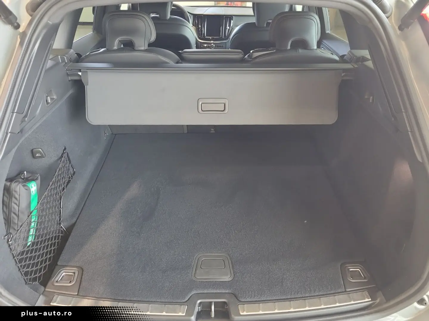 VOLVO XC60 B5 (Benzin) Plus Dark AWD Automatik Navi