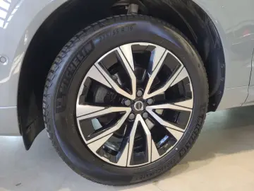VOLVO XC60 B5 (Benzin) Plus Dark AWD Automatik Navi