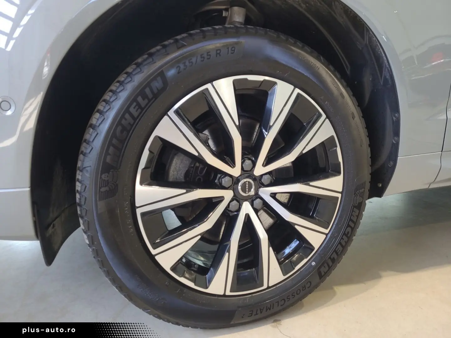 VOLVO XC60 B5 (Benzin) Plus Dark AWD Automatik Navi
