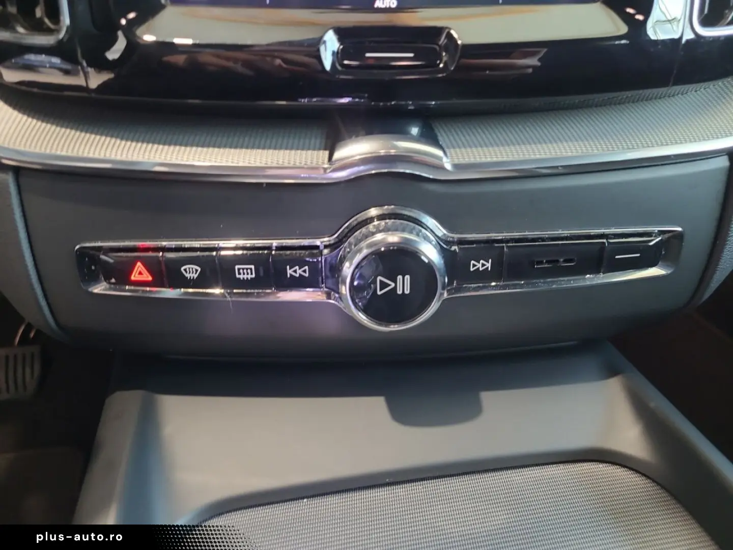 VOLVO XC60 B5 (Benzin) Plus Dark AWD Automatik Navi