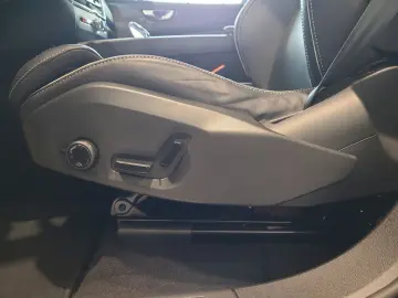 VOLVO XC60 B5 (Benzin) Plus Dark AWD Automatik Navi