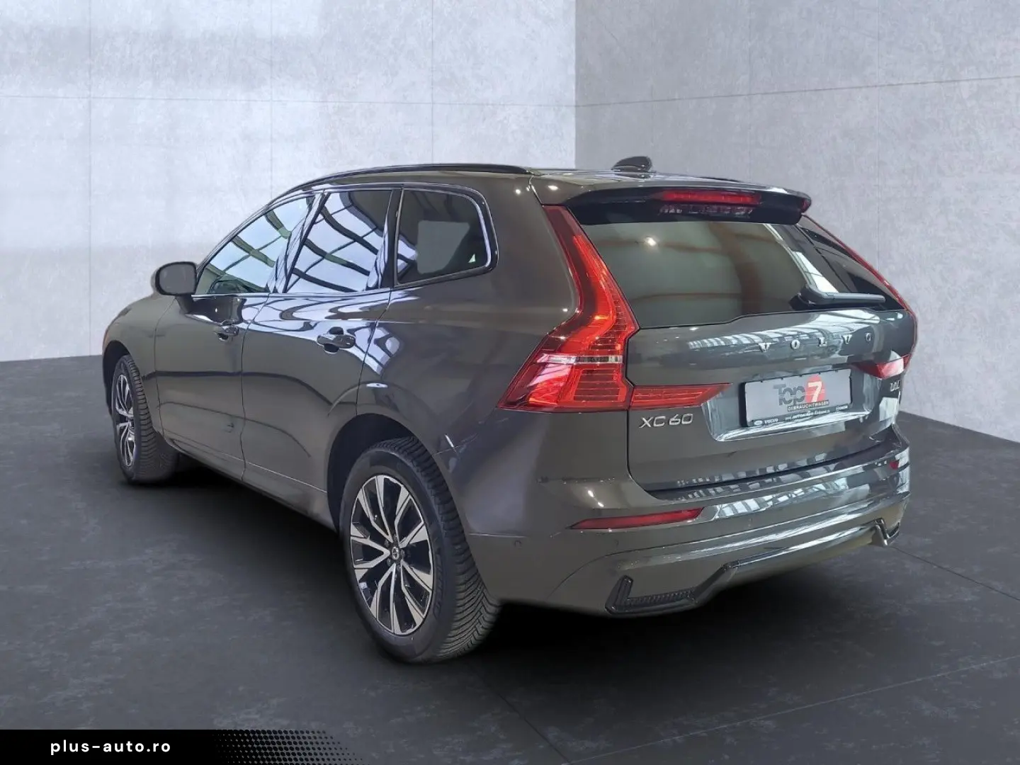 VOLVO XC60 B5 (Benzin) Plus Dark AWD Automatik Navi