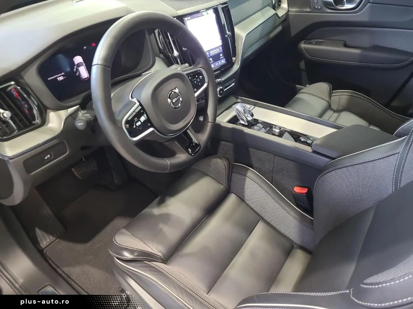 VOLVO XC60 B5 (Benzin) Plus Dark AWD Automatik Navi