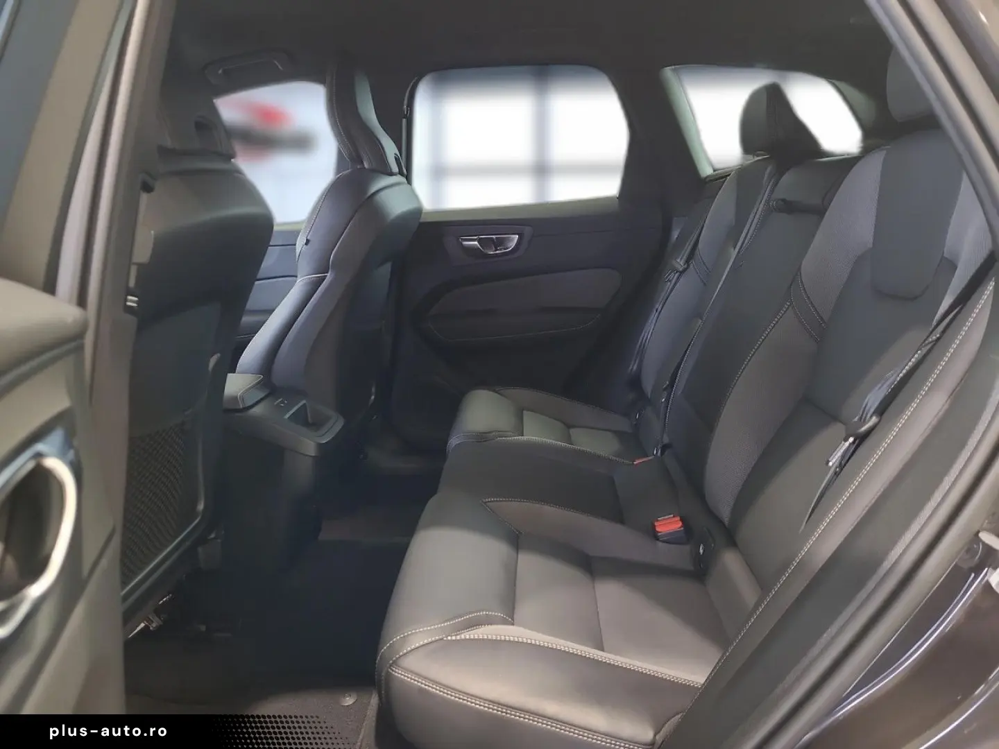 VOLVO XC60 B5 (Benzin) Plus Dark AWD Automatik Navi