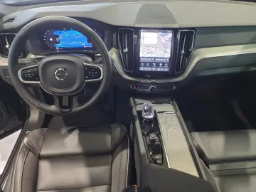VOLVO XC60 B5 (Benzin) Plus Dark AWD Automatik Navi