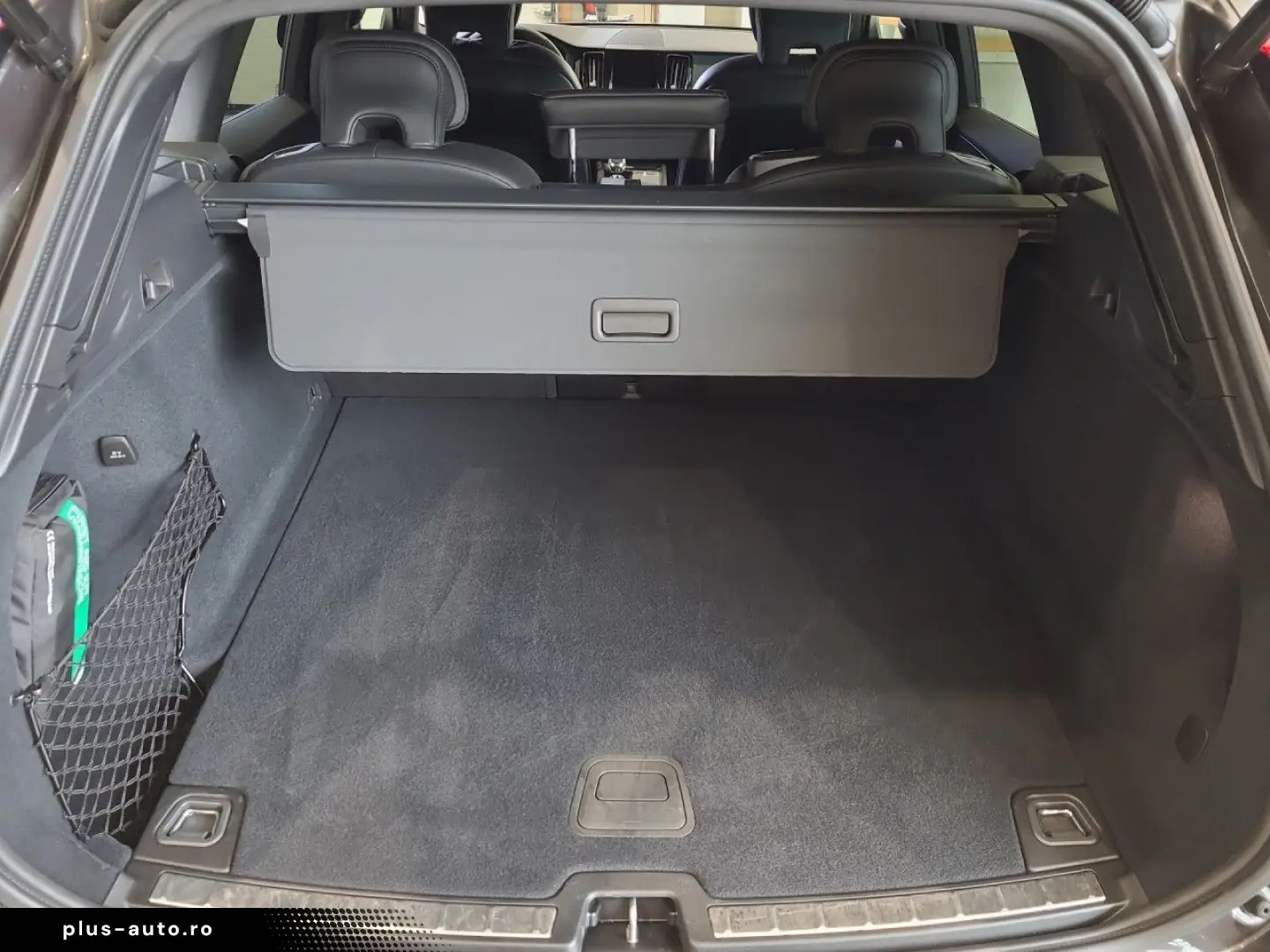 VOLVO XC60 B5 (Benzin) Plus Dark AWD Automatik Navi