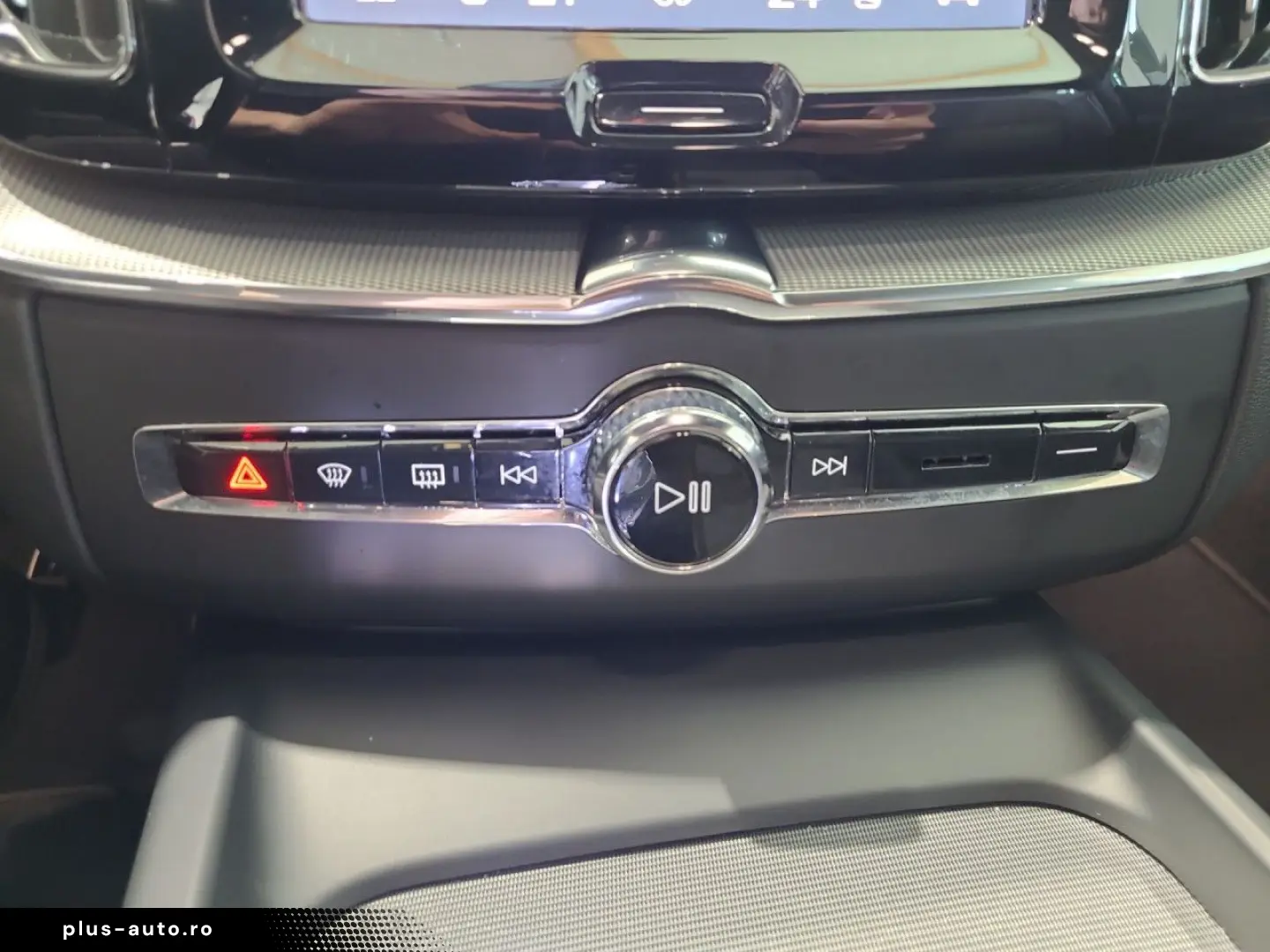 VOLVO XC60 B5 (Benzin) Plus Dark AWD Automatik Navi