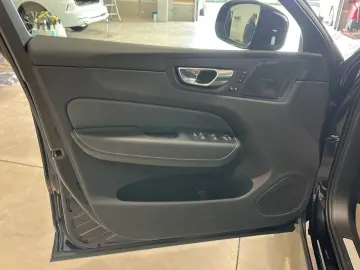 VOLVO XC 60 Plus Dark AWD Bluetooth LED Klima