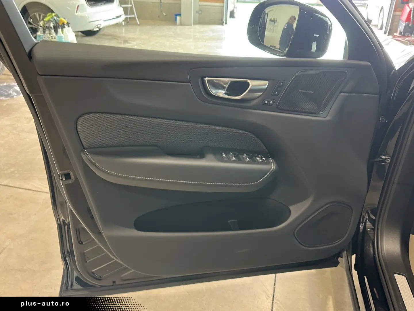 VOLVO XC 60 Plus Dark AWD Bluetooth LED Klima