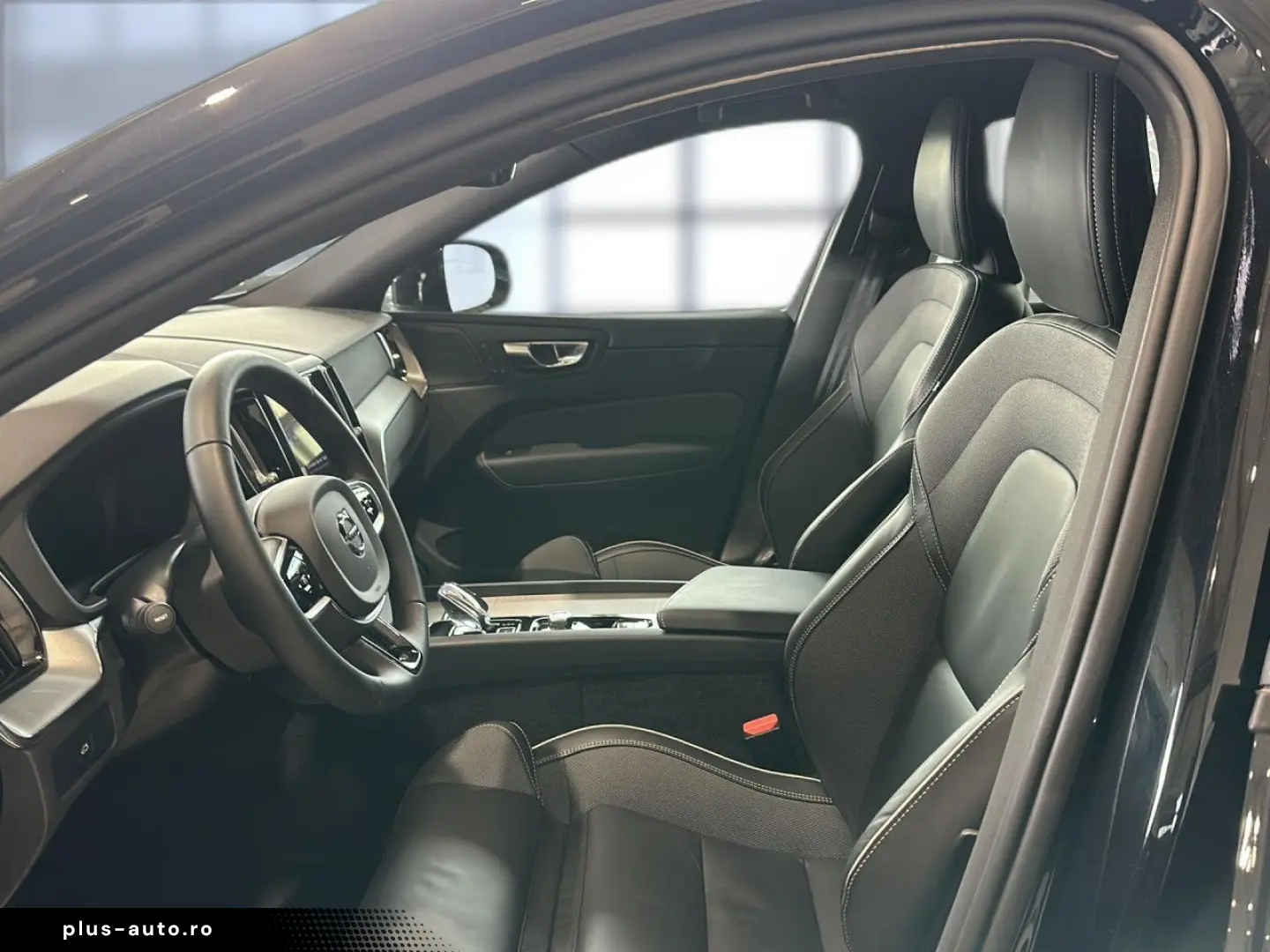 VOLVO XC 60 Plus Dark AWD Bluetooth LED Klima