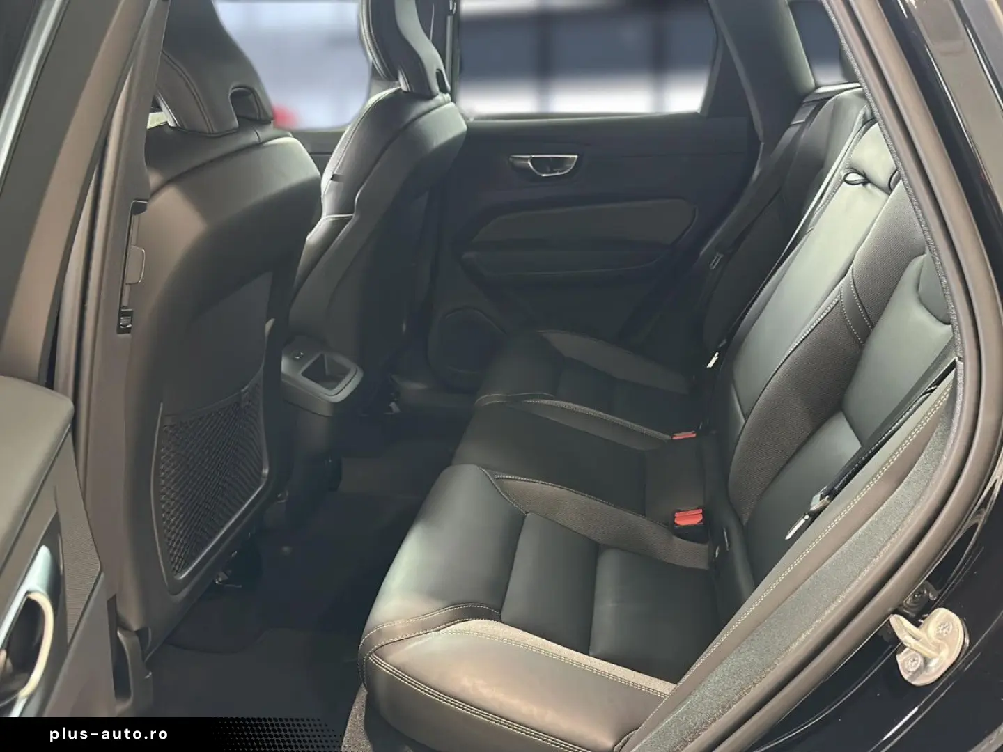 VOLVO XC 60 Plus Dark AWD Bluetooth LED Klima
