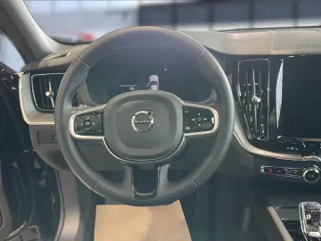 VOLVO XC 60 Plus Dark AWD Bluetooth LED Klima
