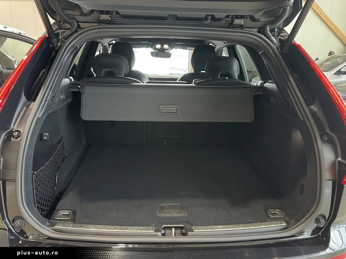 VOLVO XC 60 Plus Dark AWD Bluetooth LED Klima