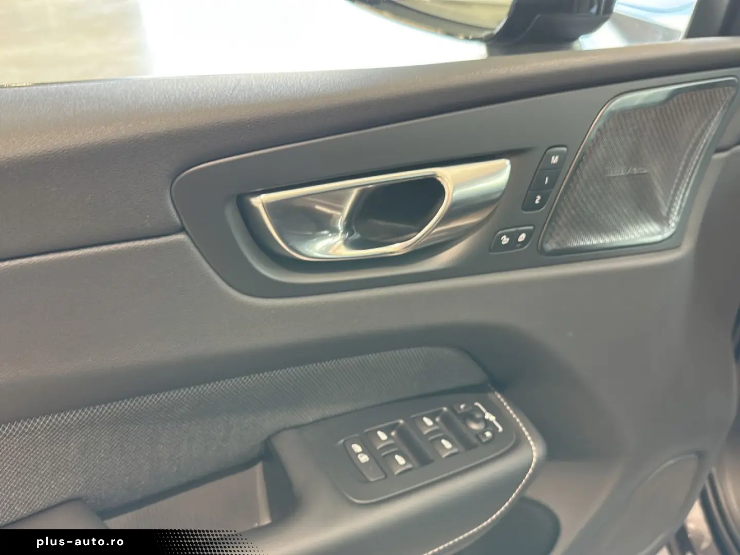 VOLVO XC 60 Plus Dark AWD Bluetooth LED Klima