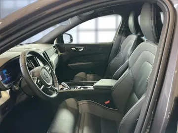 VOLVO XC 60 Plus Dark AWD Bluetooth LED Klima