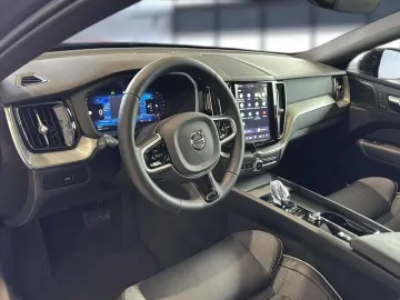 VOLVO XC 60 Plus Dark AWD Bluetooth LED Klima