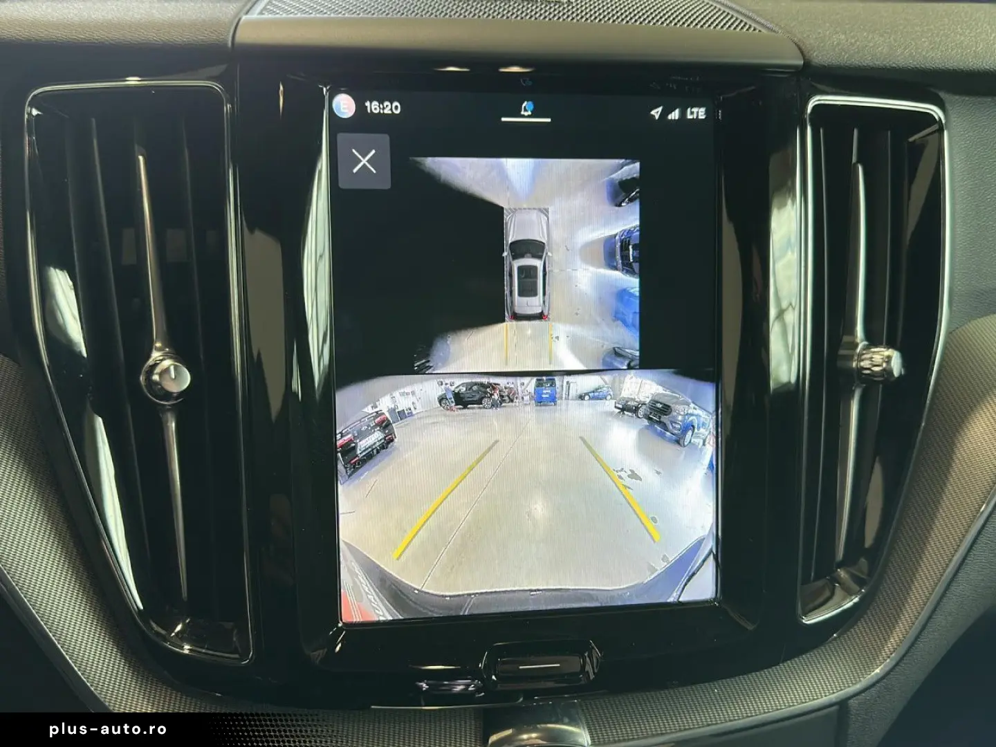 VOLVO XC 60 Plus Dark AWD Bluetooth LED Klima
