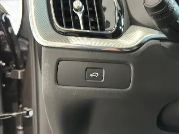 VOLVO XC 60 Plus Dark AWD Bluetooth LED Klima