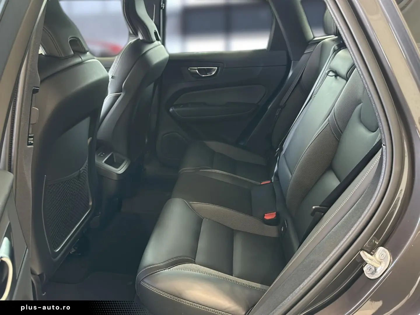 VOLVO XC 60 Plus Dark AWD Bluetooth LED Klima