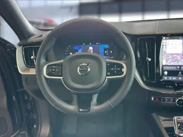 VOLVO XC 60 Plus Dark AWD Bluetooth LED Klima