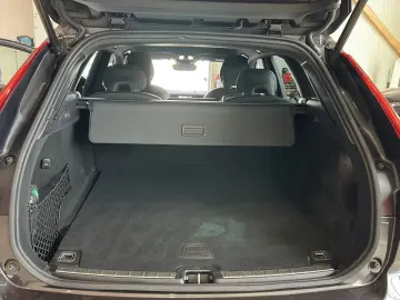 VOLVO XC 60 Plus Dark AWD Bluetooth LED Klima