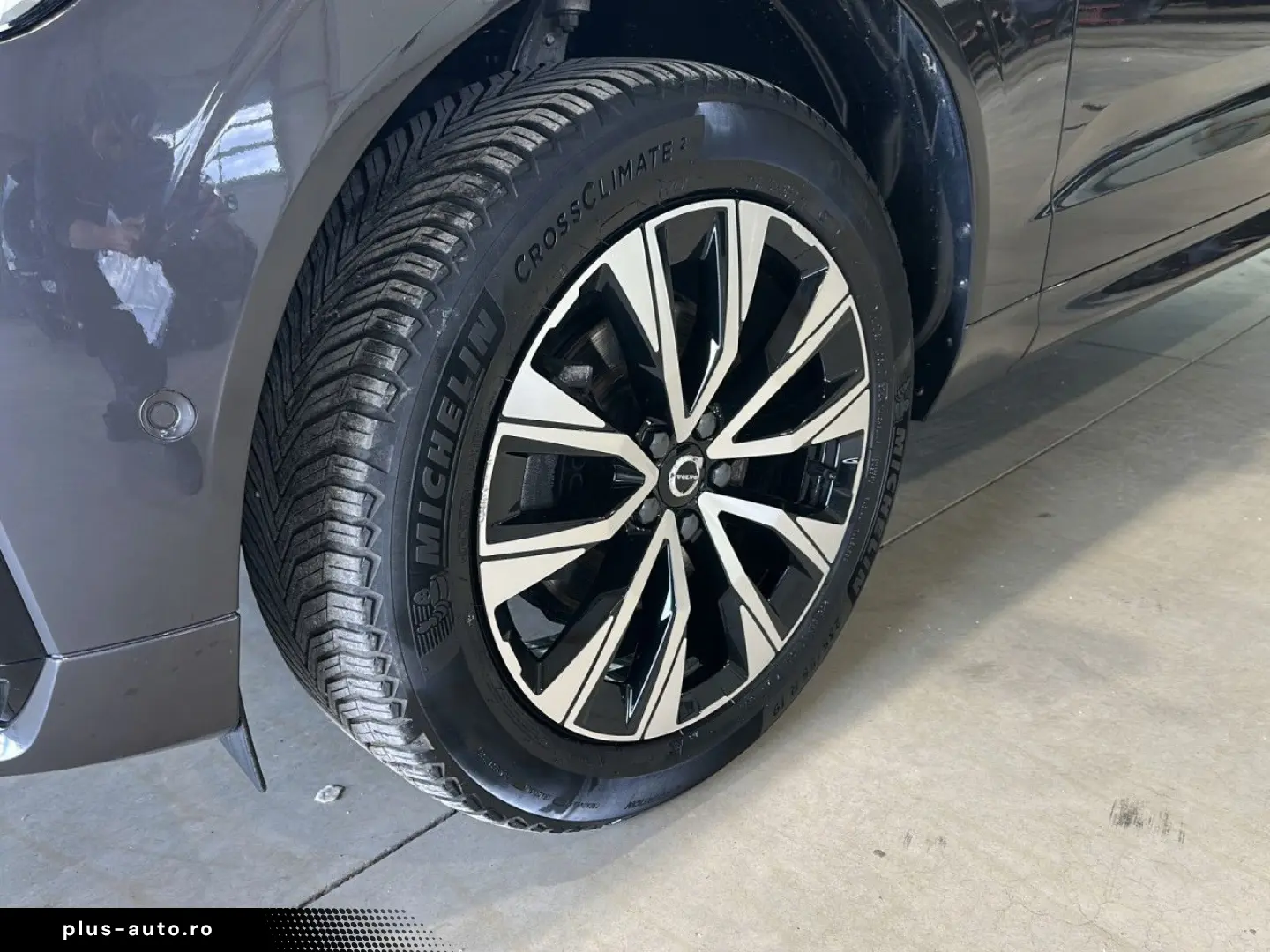 VOLVO XC 60 Plus Dark AWD Bluetooth LED Klima