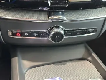 VOLVO XC 60 Plus Dark AWD Bluetooth LED Klima
