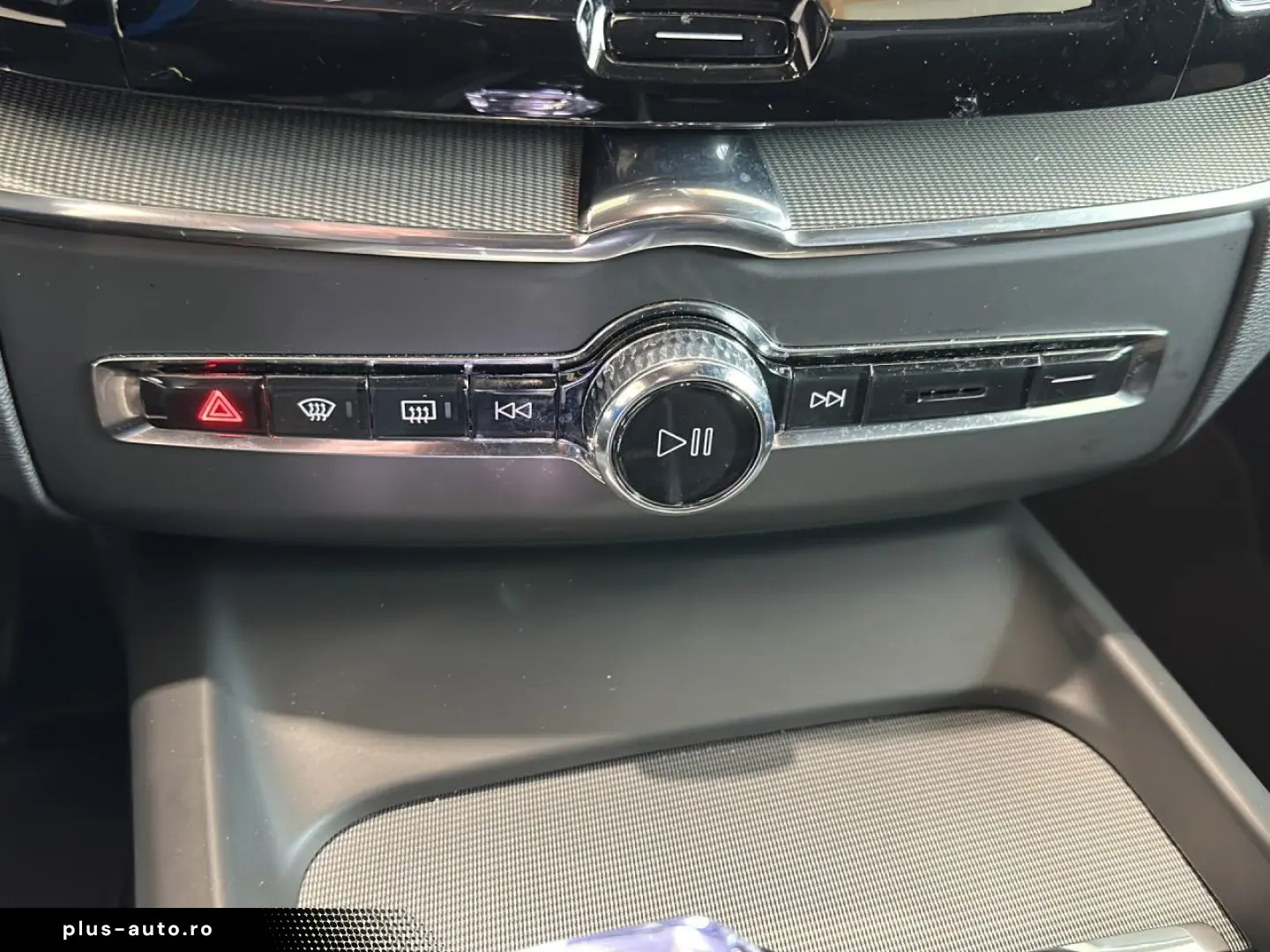 VOLVO XC 60 Plus Dark AWD Bluetooth LED Klima