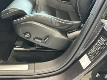 VOLVO XC 60 Plus Dark AWD Bluetooth LED Klima