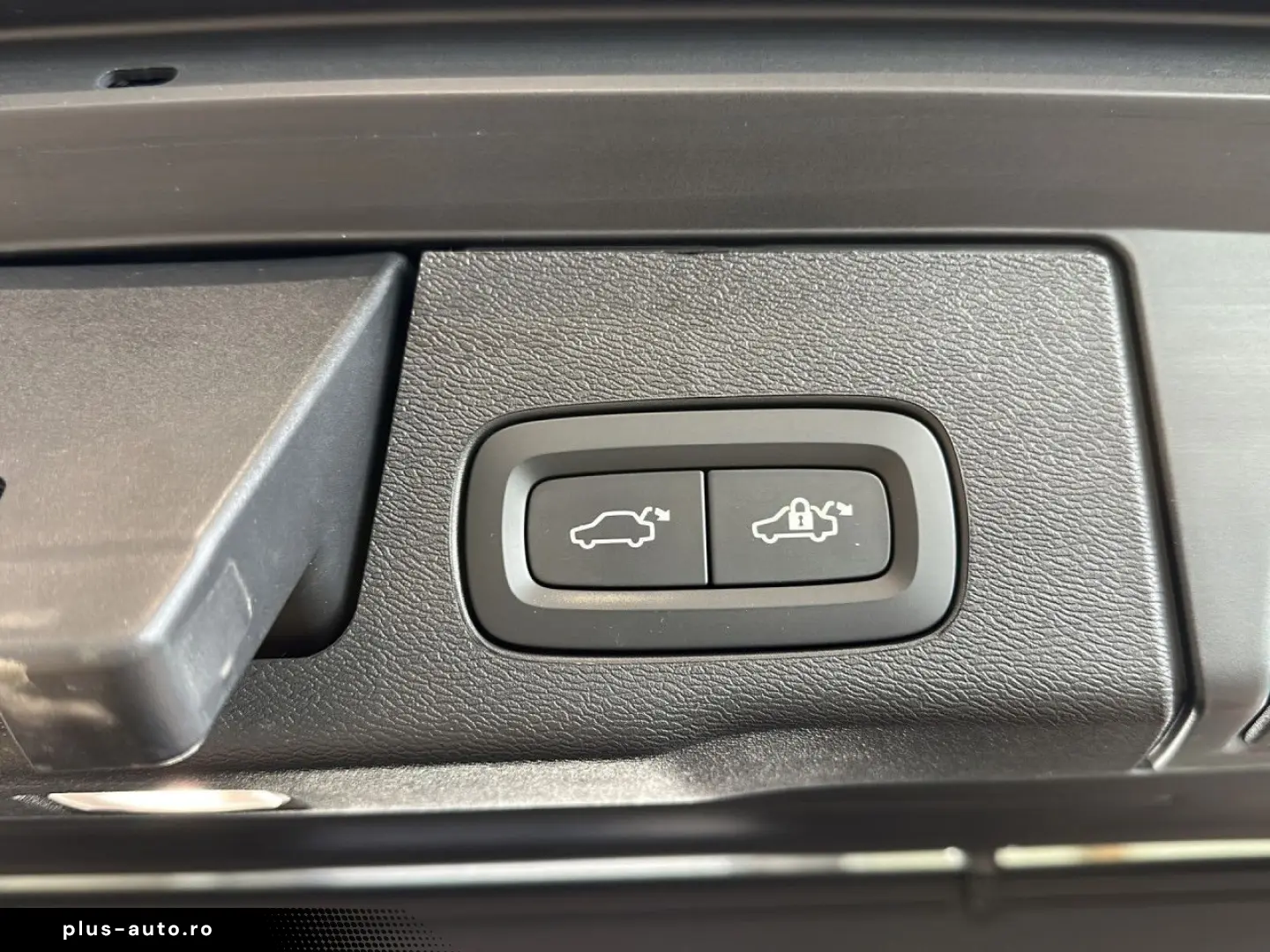 VOLVO XC 60 Plus Dark AWD Bluetooth LED Klima
