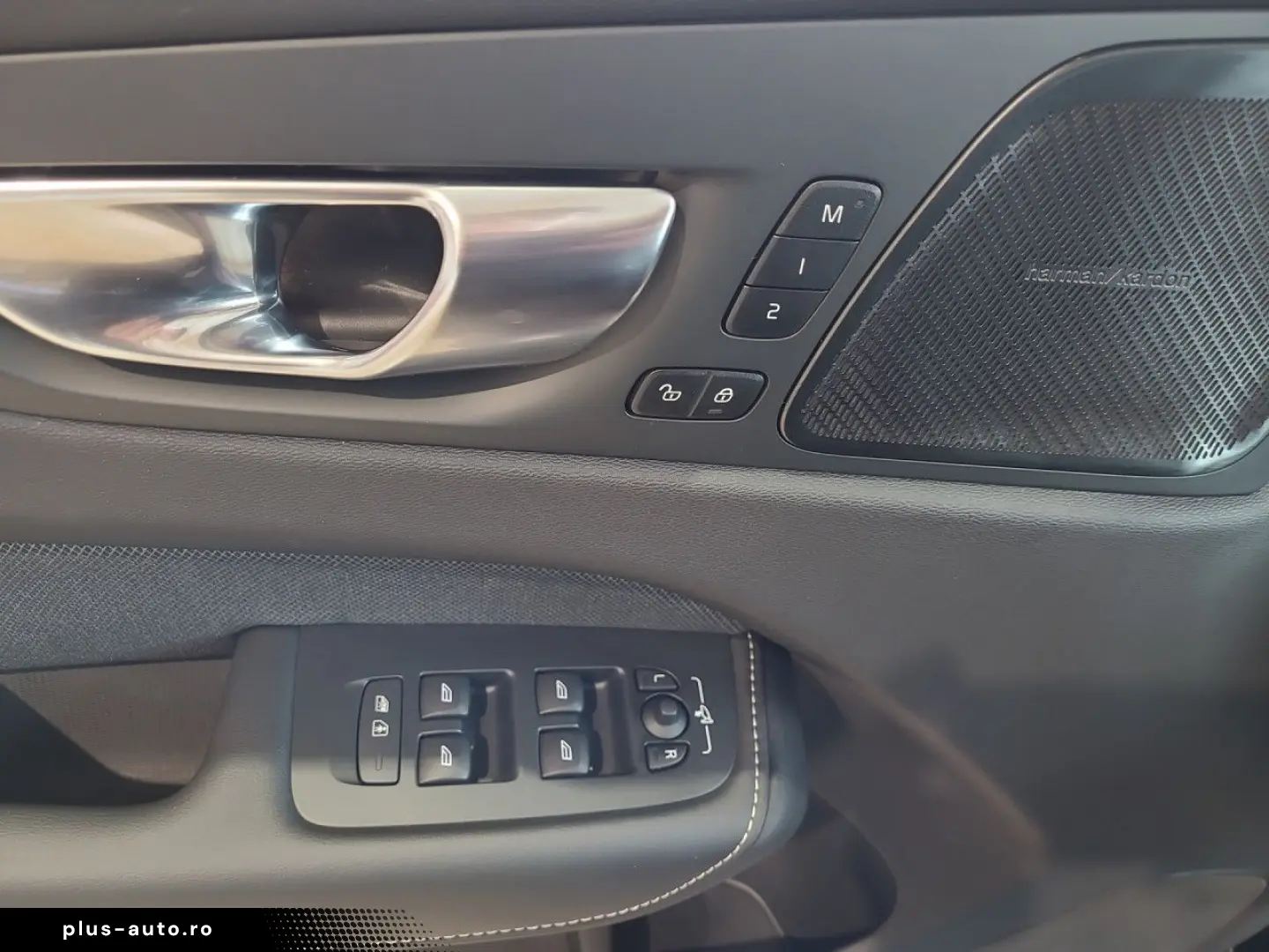 VOLVO XC 60 Plus Dark AWD Bluetooth LED Klima