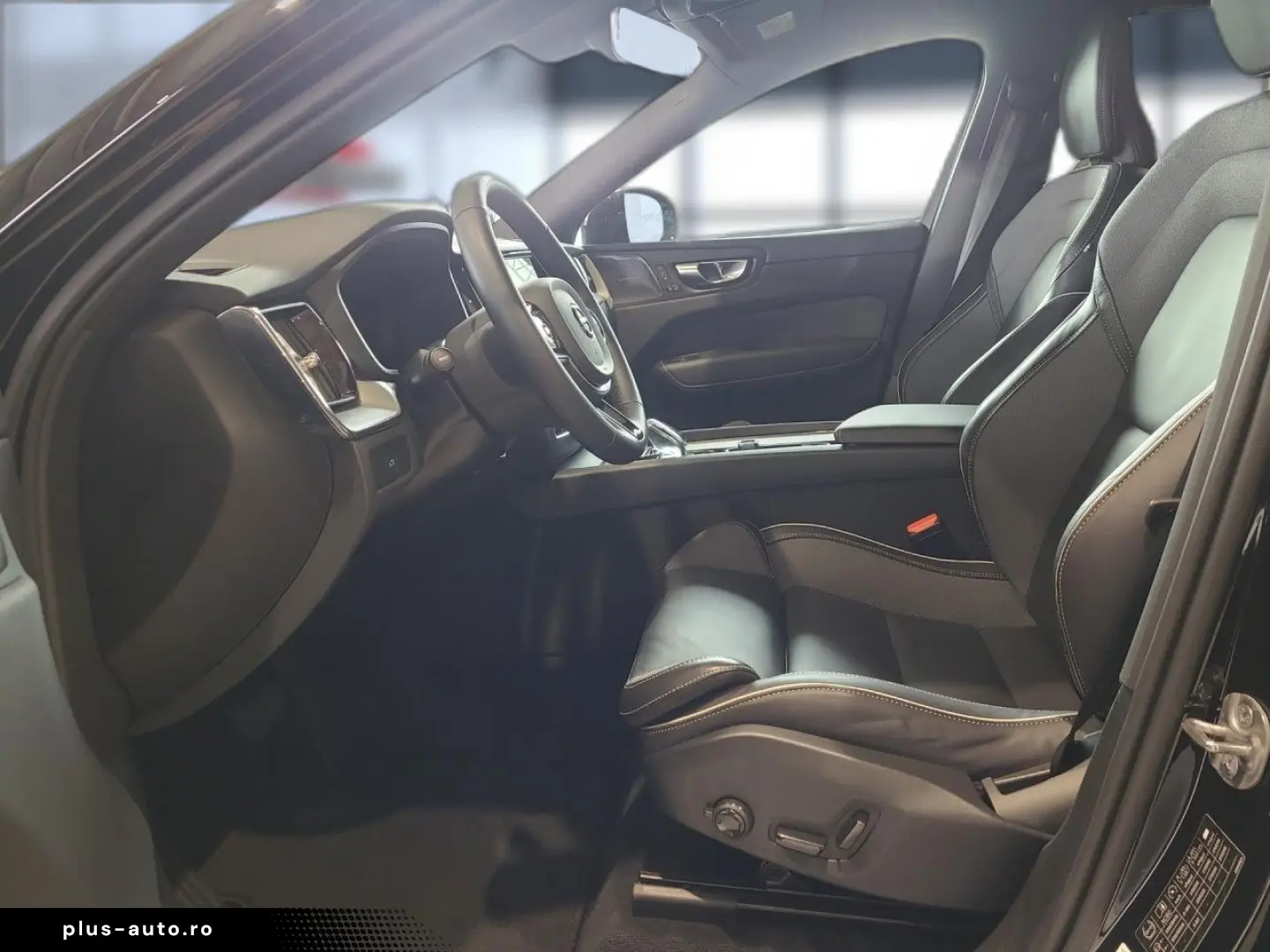 VOLVO XC 60 Plus Dark AWD Bluetooth LED Klima