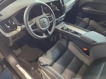 VOLVO XC 60 Plus Dark AWD Bluetooth LED Klima