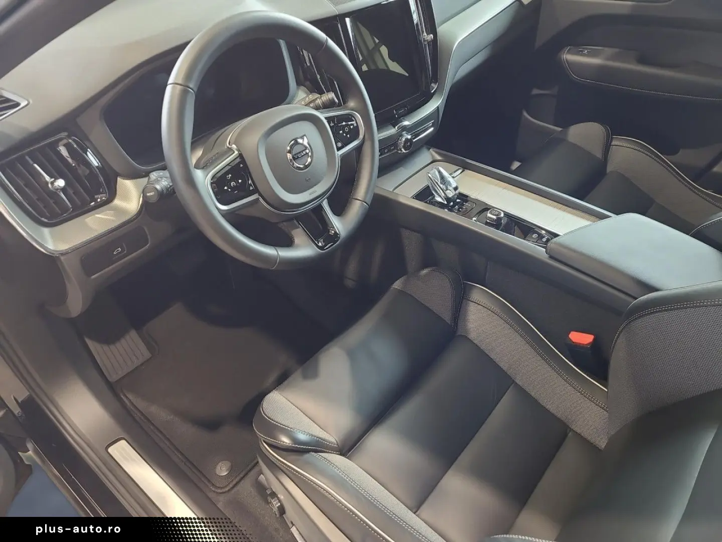VOLVO XC 60 Plus Dark AWD Bluetooth LED Klima