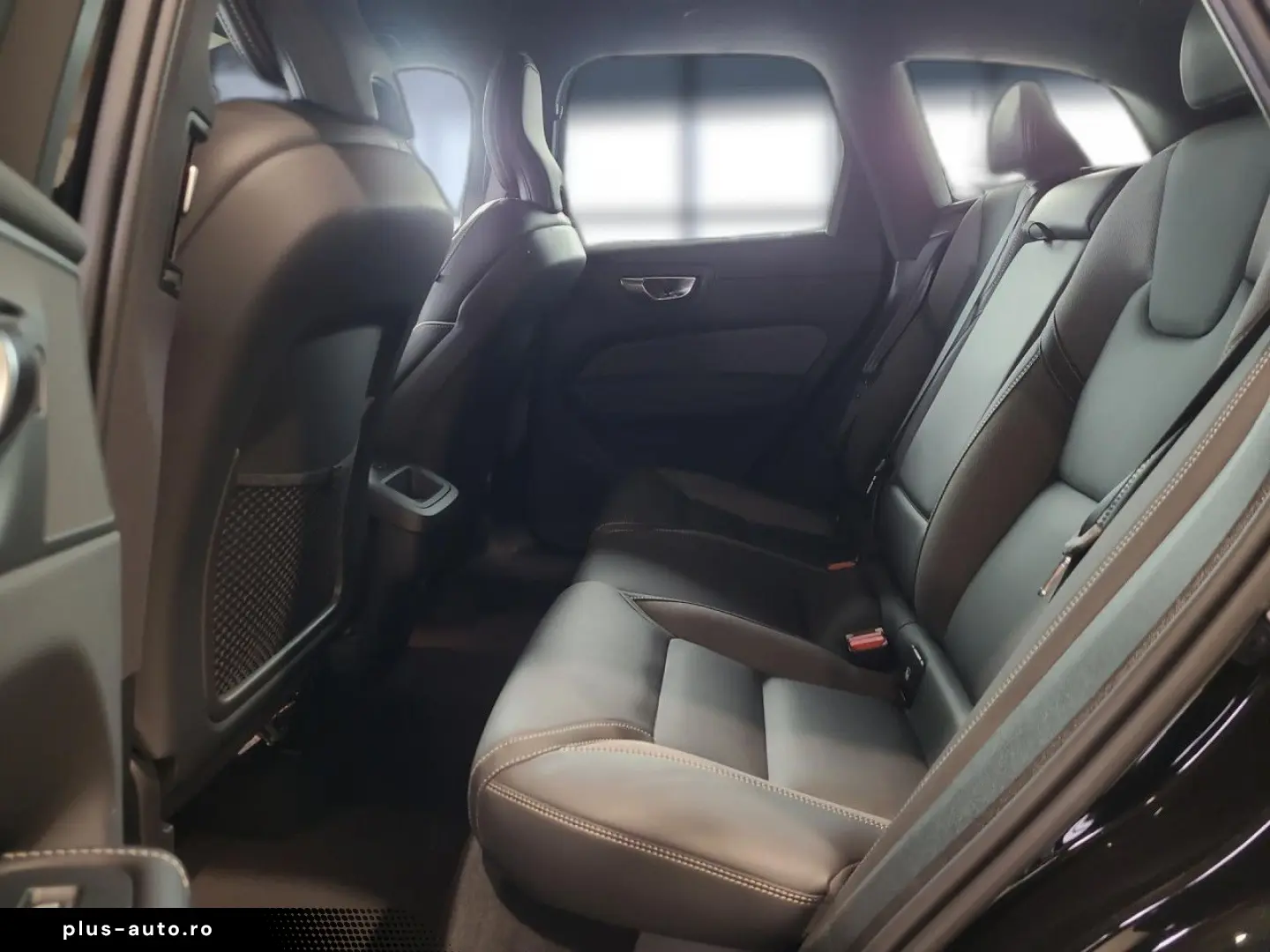 VOLVO XC 60 Plus Dark AWD Bluetooth LED Klima