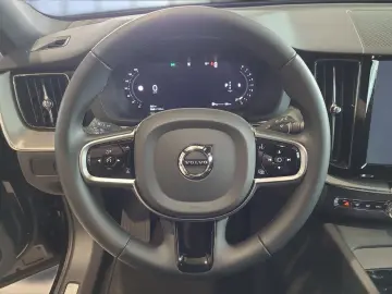 VOLVO XC 60 Plus Dark AWD Bluetooth LED Klima
