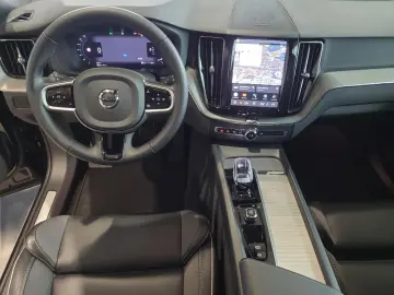 VOLVO XC 60 Plus Dark AWD Bluetooth LED Klima