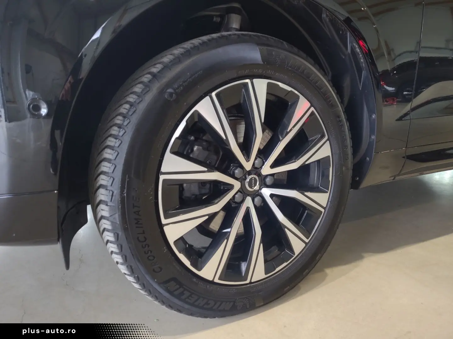 VOLVO XC 60 Plus Dark AWD Bluetooth LED Klima