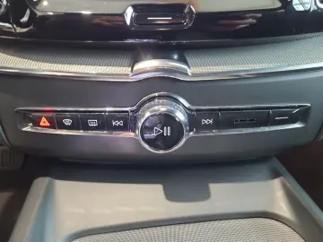 VOLVO XC 60 Plus Dark AWD Bluetooth LED Klima