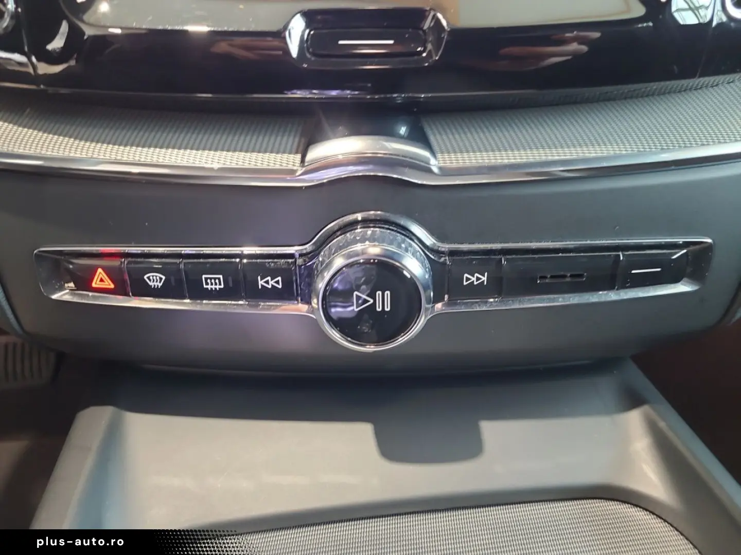 VOLVO XC 60 Plus Dark AWD Bluetooth LED Klima