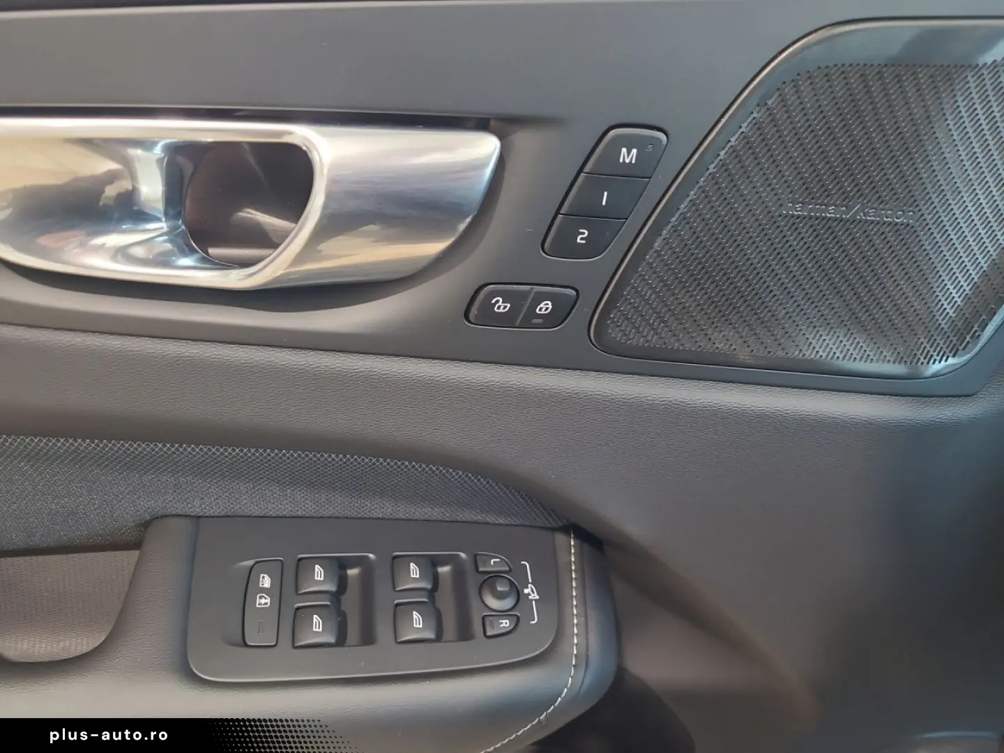VOLVO XC 60 Plus Dark AWD Bluetooth Navi LED Klima