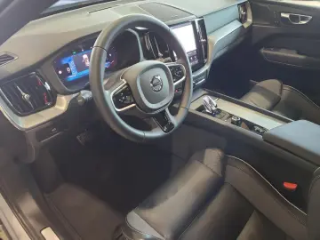 VOLVO XC 60 Plus Dark AWD Bluetooth Navi LED Klima