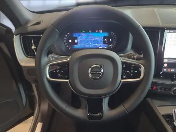 VOLVO XC 60 Plus Dark AWD Bluetooth Navi LED Klima