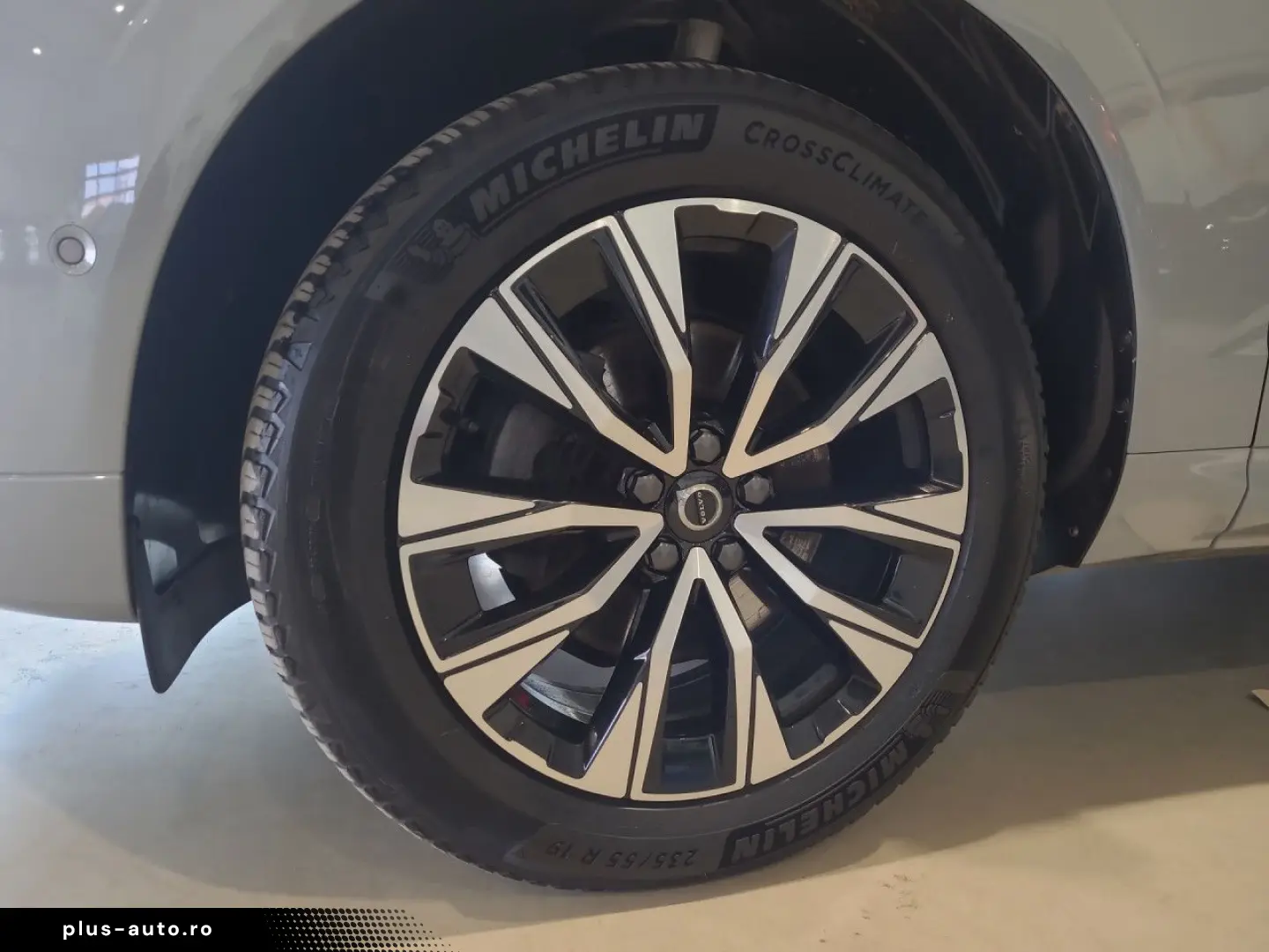 VOLVO XC 60 Plus Dark AWD Bluetooth Navi LED Klima