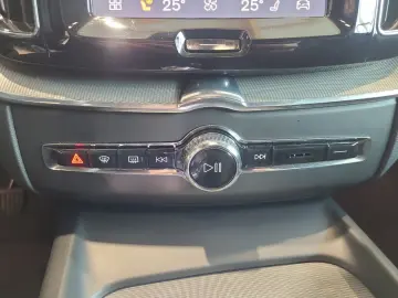 VOLVO XC 60 Plus Dark AWD Bluetooth Navi LED Klima