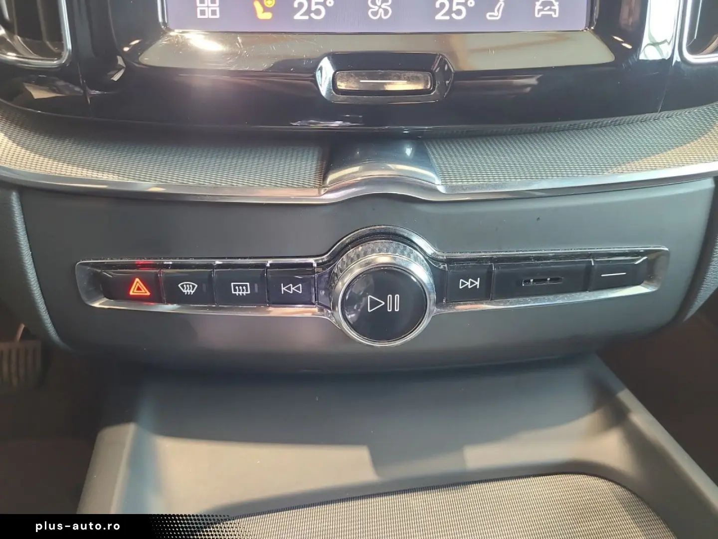 VOLVO XC 60 Plus Dark AWD Bluetooth Navi LED Klima