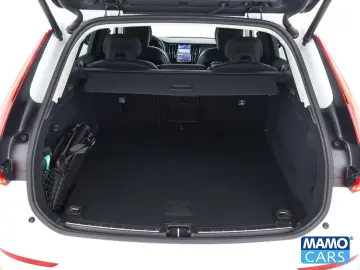 VOLVO XC60 B5 Plus Dark ACC 360CAM BLIS 4xSHZ